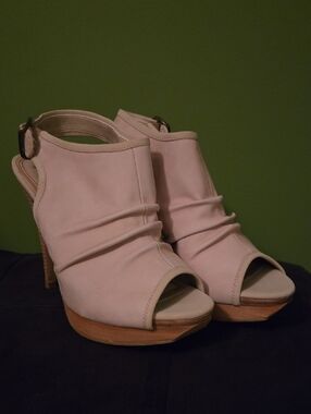 NEW No Tags : Luxury Rebel Leather Womens Open-Toe Slingback Platform Heels